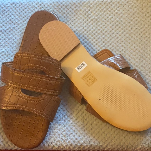 SHEIN Brown Sandals - Picture 2 of 2